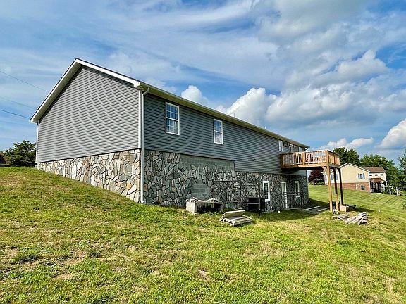 4th image of 210 Stonebrook Dr