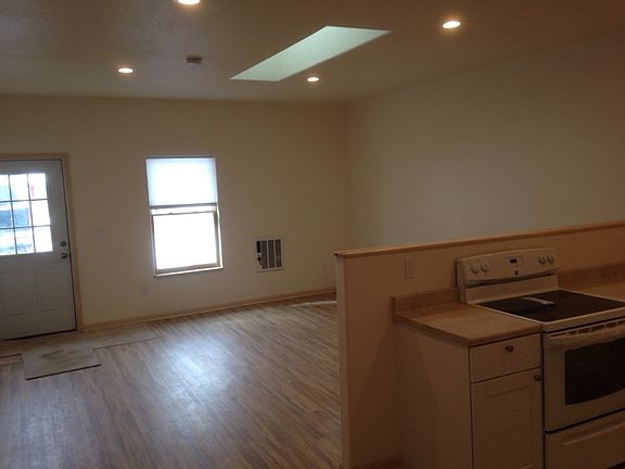 5th image of 459 W 3rd St #2