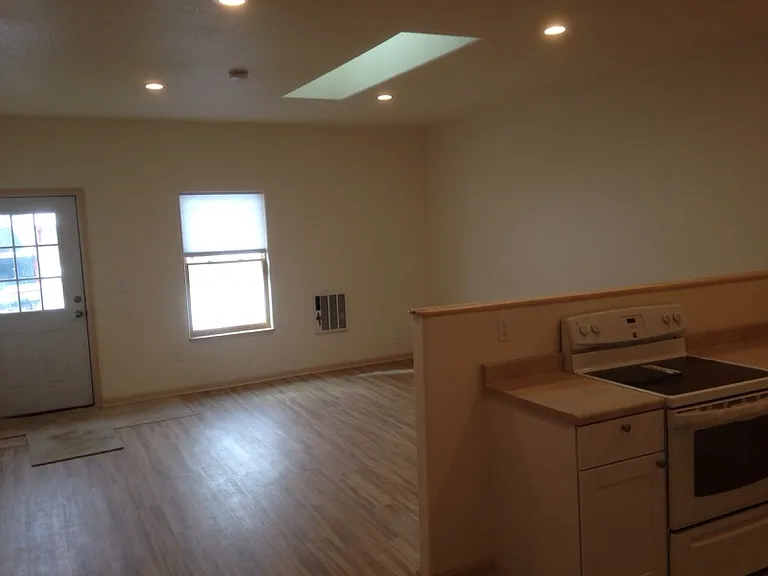 459 W 3rd St #2 — Photo 5