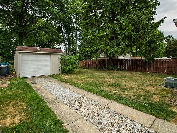 4th image of 22566 Macbeth Ave