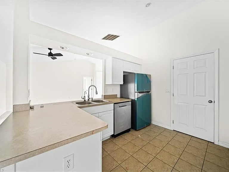 1019 Angelo Ave — Photo 12