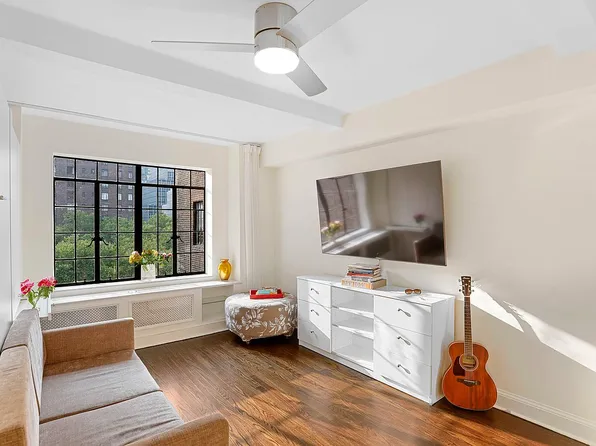 25 Tudor City Pl APT 808, Manhattan, NY 10017