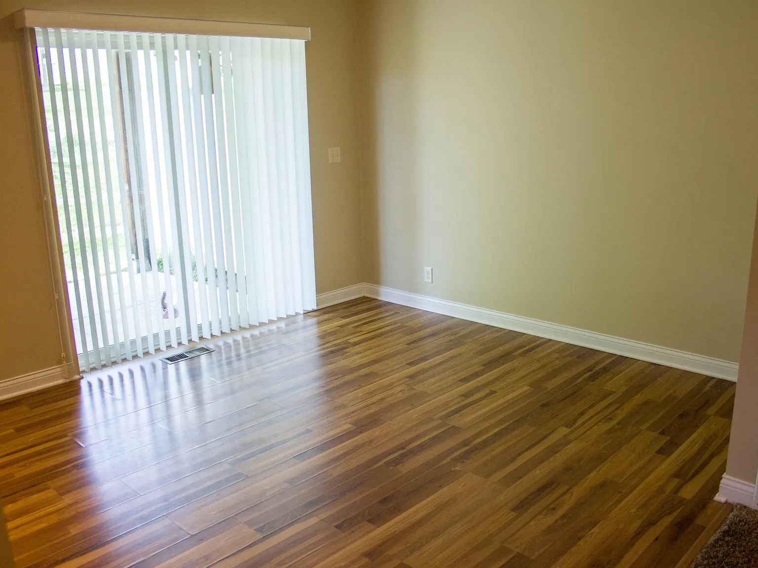 3 bed, 3.5 bath, 1622 sqft, $2,295 — Photo 4