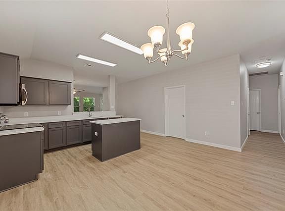 4th image of 317 Niagara Falls Dr