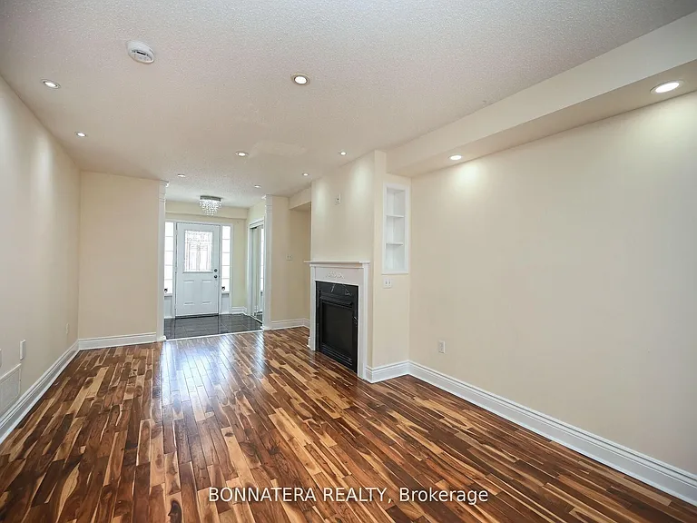409 Hobbs Cres — Photo 6
