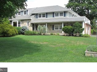 113 Wayne Dr, Cinnaminson, NJ 08077