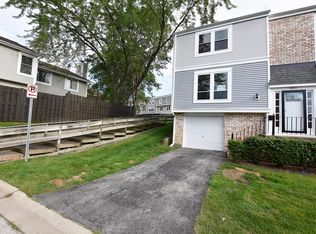 2051 Kettering Rd, Hoffman Estates, IL 60169