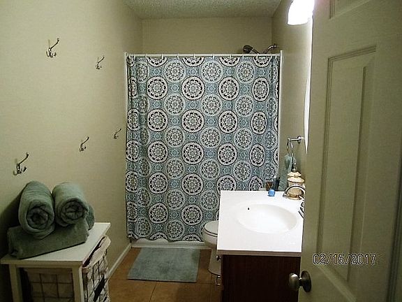 5th image of 208 Ashby Ave