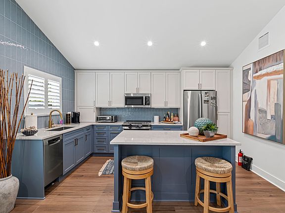 2nd image of 436 9th Ave N #436