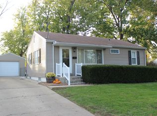 17 Medial Dr, Decatur, IL 62521