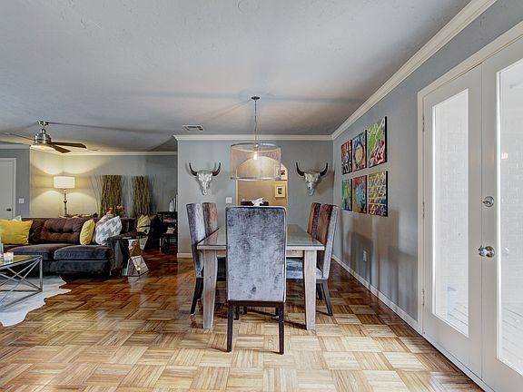 4th image of 2154 Carlton Way