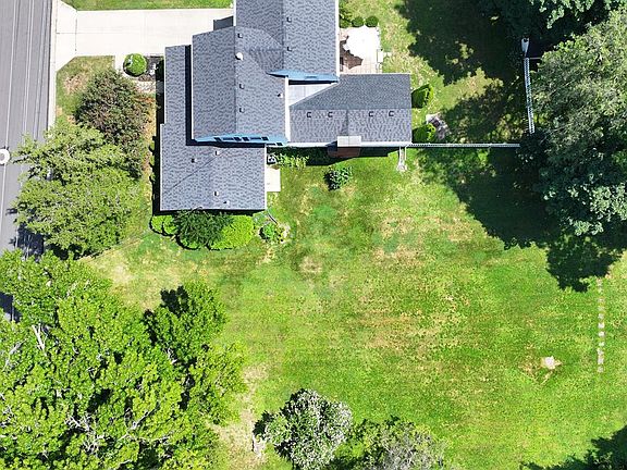 5th image of 26 W Smiley Ave