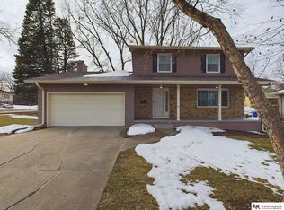 1124 Coach Rd, Papillion, NE 68046