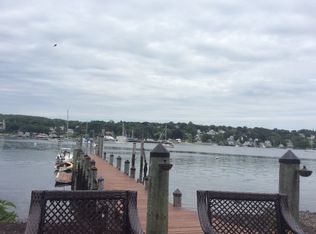 44 Cliff Ave, Portsmouth, RI 02871