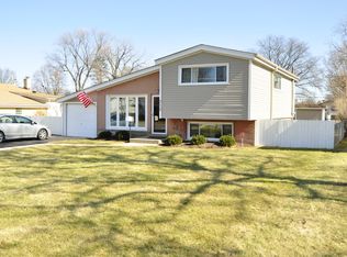 215 Valerie Ct, Glenview, IL 60025