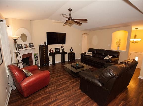 3rd image of 1252 Cloverdale Dr