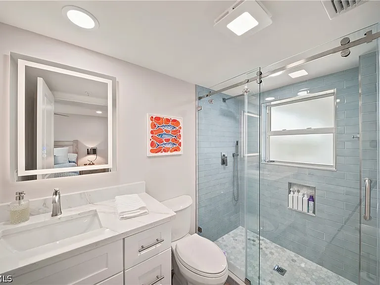 248 4th Ave S #D-201 — Photo 25