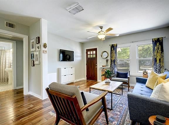 2nd image of 909 Romeria Dr