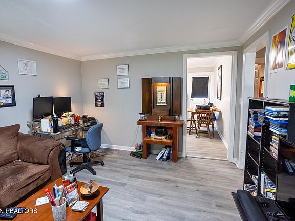 4th image of 609 W Inskip Dr