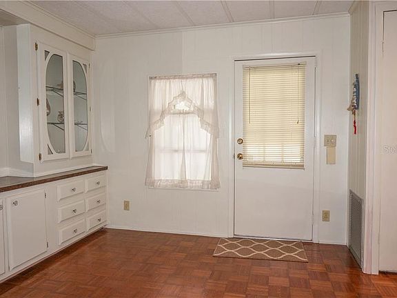 3rd image of 52 Lakeview Dr