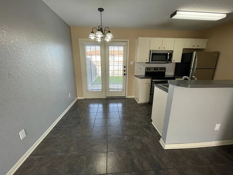 1607 Dugger Circle — Photo 5
