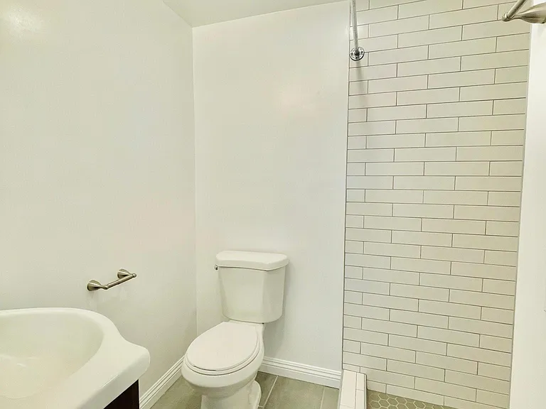 142 E Morgan St #B — Photo 11