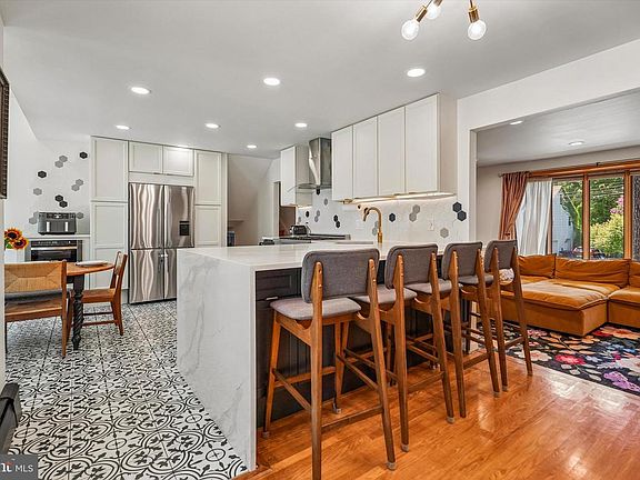 5th image of 411 Drexel Pl
