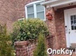 35 Prospect St APT 2, Great Neck, NY 11021