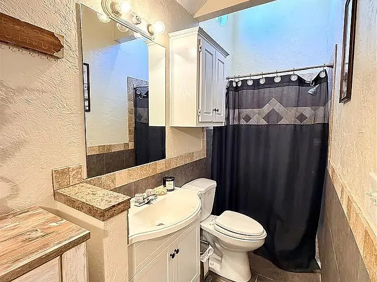 800 NE 17th Ct — Photo 11