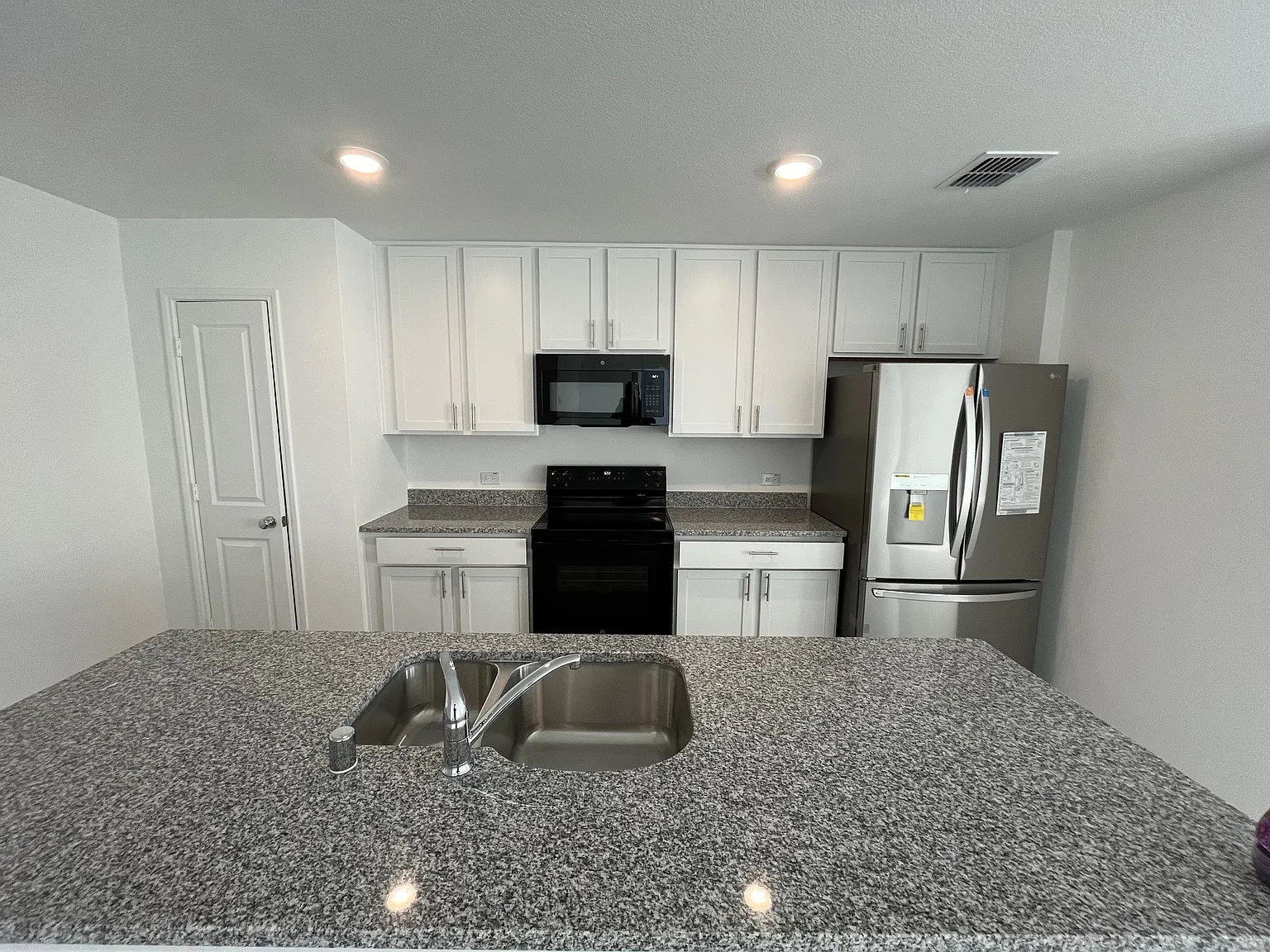 4 bed, 1674 sqft, $2,150 — Photo 3