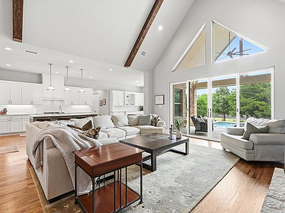 3rd image of 1031 Country Way