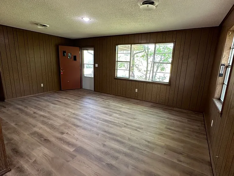 1515 Oak Grove Rd — Photo 15