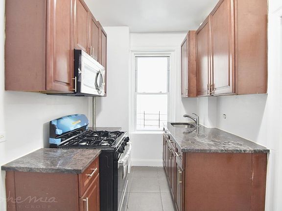 2nd image of 546 W 180th St APT 41