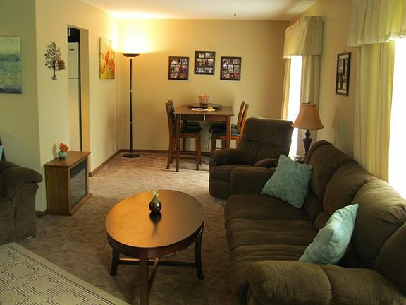 4th image of 672 Williamsburg Dr