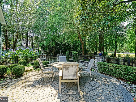 5th image of 23084 Narrows Ln