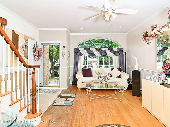 3rd image of 174 Camden Ave