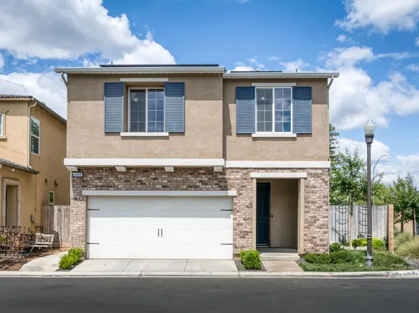 5402 W Santa Barbara Dr, Fresno, CA 93722