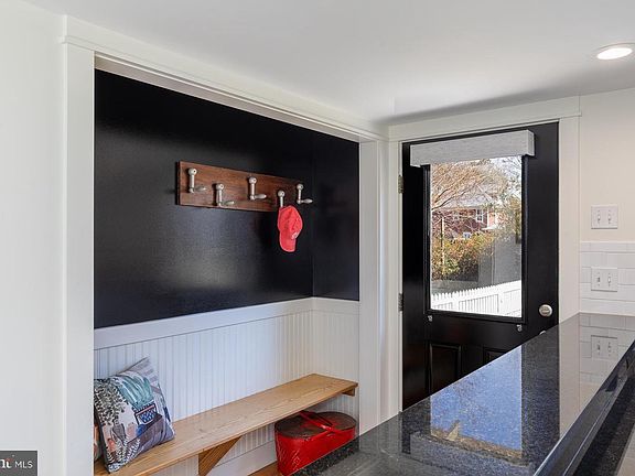 3rd image of 48 Steamboat Rd