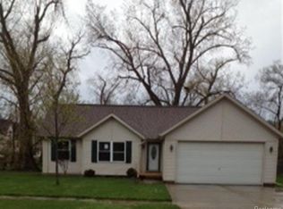 104 S Lemen St, Fenton, MI 48430