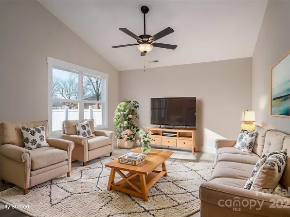 511 E Sycamore St, Lincolnton, NC 28092
