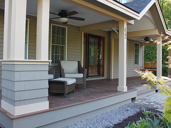 Covered Front Porch!