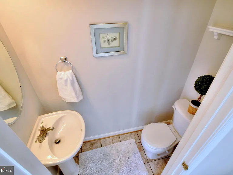 10150 Elgin Way — Photo 6