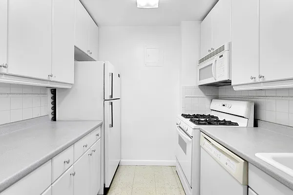 Rented by Cooper & Cooper Real Estate | media 11