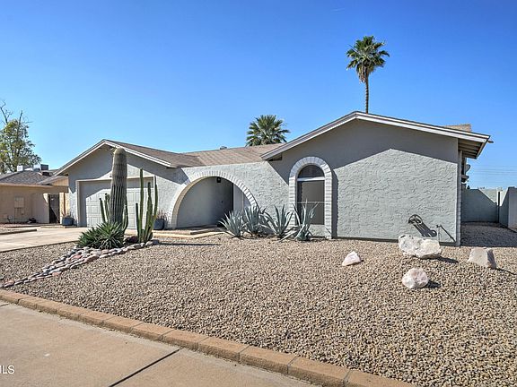3rd image of 4867 E CAPISTRANO Avenue