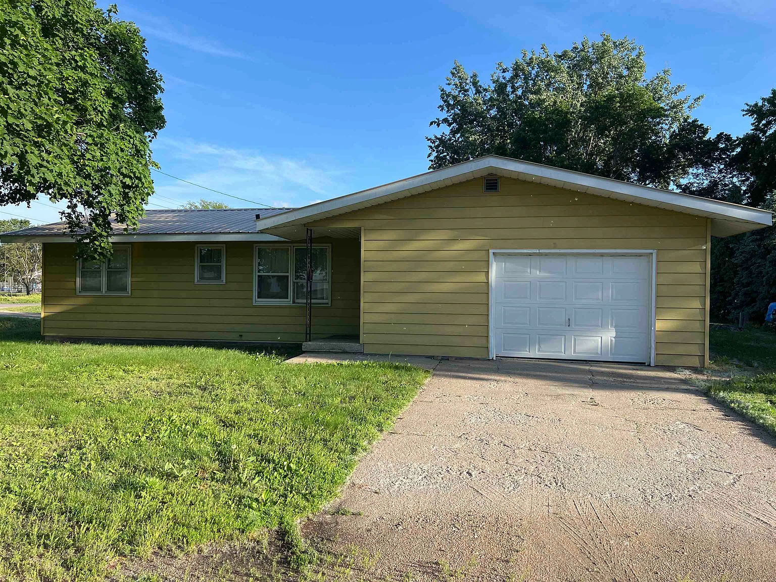 3 bed, 1160 sqft, $150,000 — Photo 2
