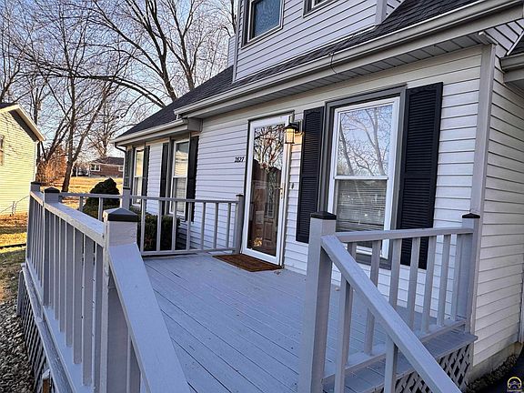 3rd image of 2827 SW Glenside Ct