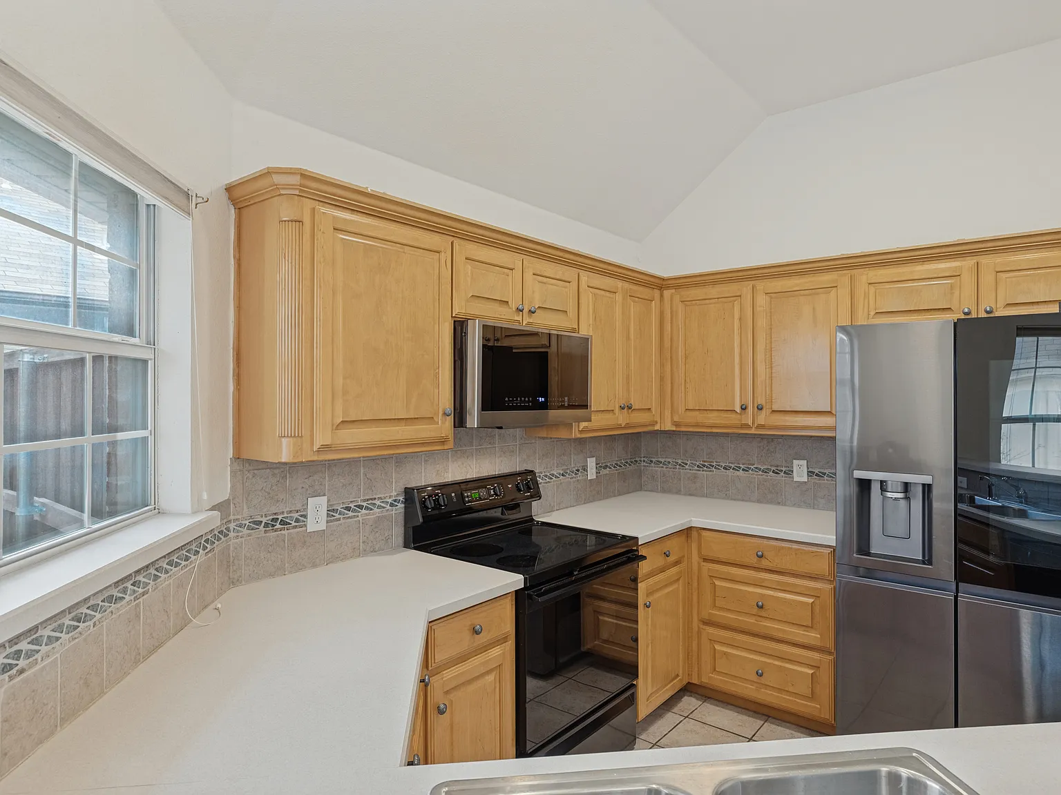 3 bed, 1464 sqft, $2,395 — Photo 4