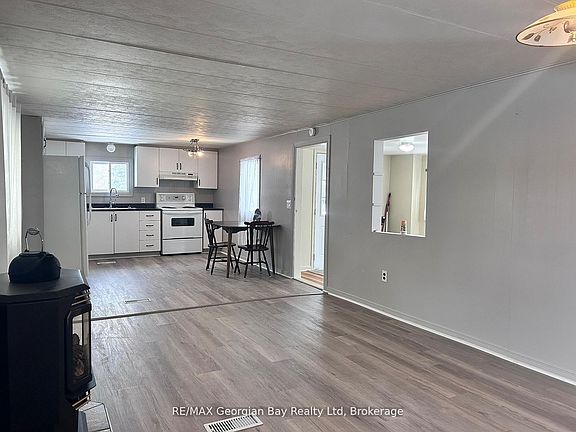 4th image of 3 Northland Rd