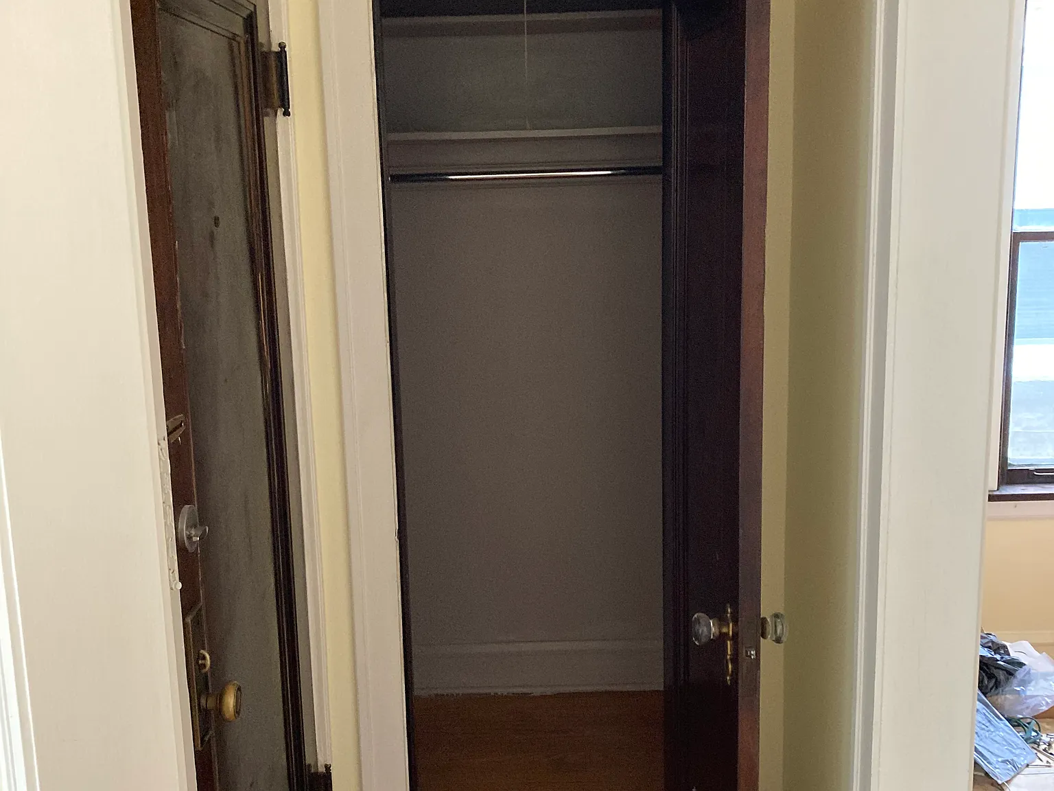 3 bed, 1200 sqft, $1,600 — Photo 2