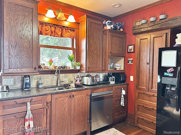 3rd image of 1083 S Van Buren Rd